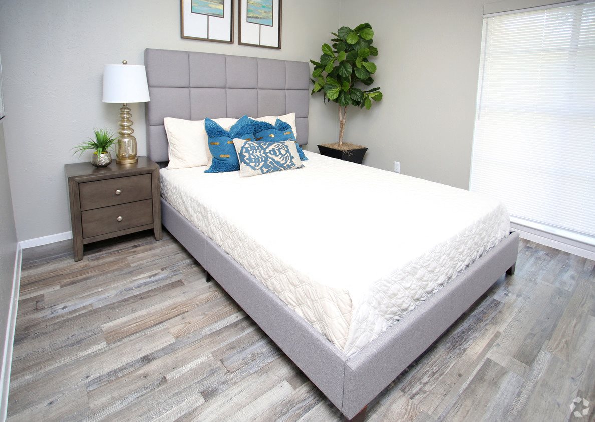 Photos and Video of Mountain Creek Apartments in Dallas, TX